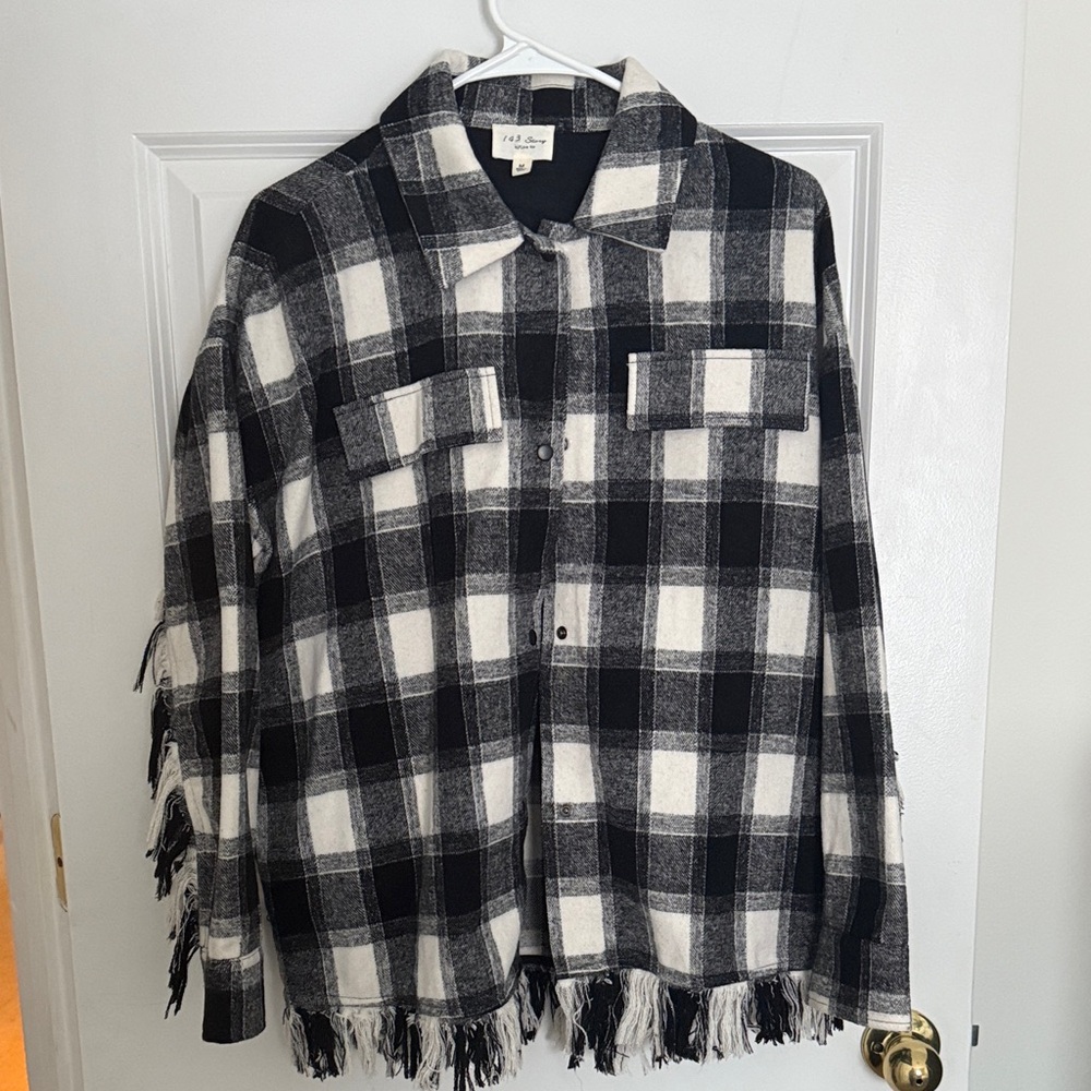1.4.3. Story by Line Up Black and White Plaid Button Down Shirt